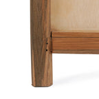 Détail d'un pied du miroir Fabulook vu de dos avec les traces du bois de récupération