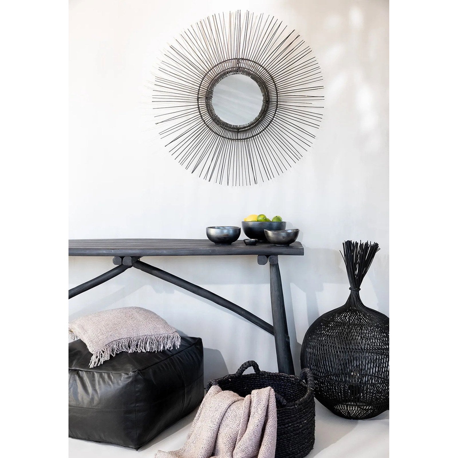 Miroir Tropical rond en rotin noir en situation