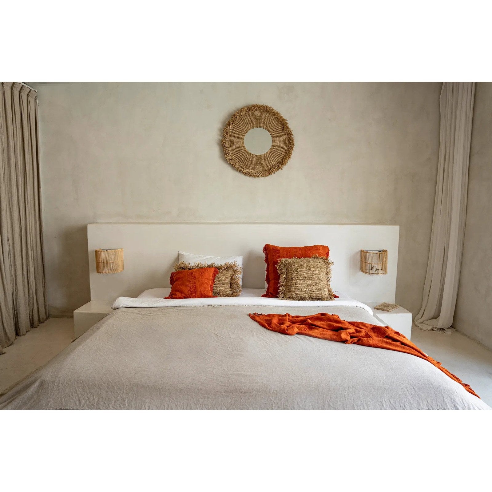 Miroir Yema rond en raphia naturel en situation