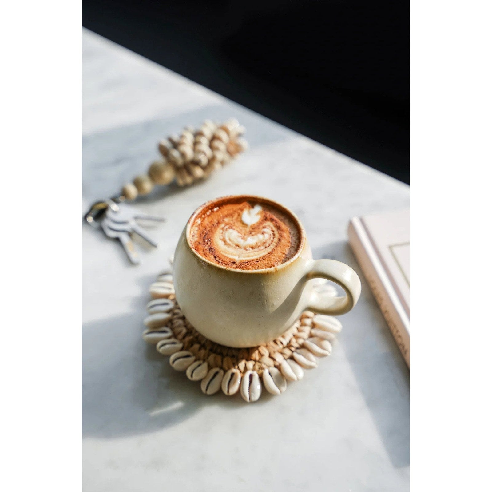 Mug boule en grès émaillé crème 9 cm, vue 4