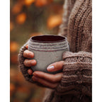 Mug boule en grès vert de gris et brun 11 cm, vue 4