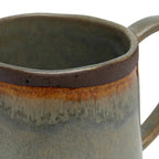 Mug évasé en grès vert de gris et ambre 9 cm, vue 3