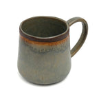 Mug évasé en grès vert de gris et ambre 9 cm, vue 5