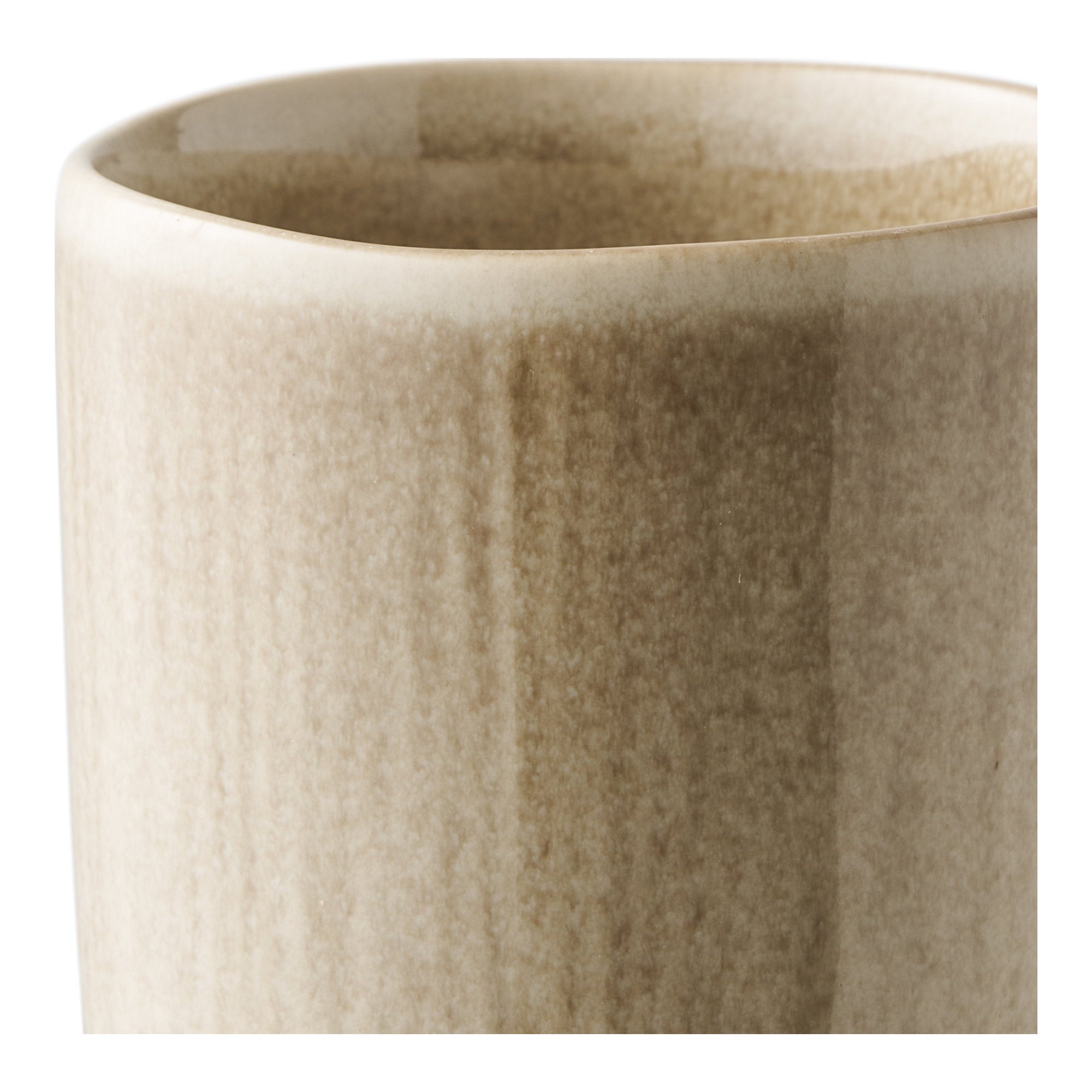 Détail glaçure réactive beige sable mug Viola grès rainures verticales relief texture
