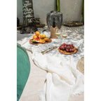 Nappe en lin lavé écru 150x200 cm en situation