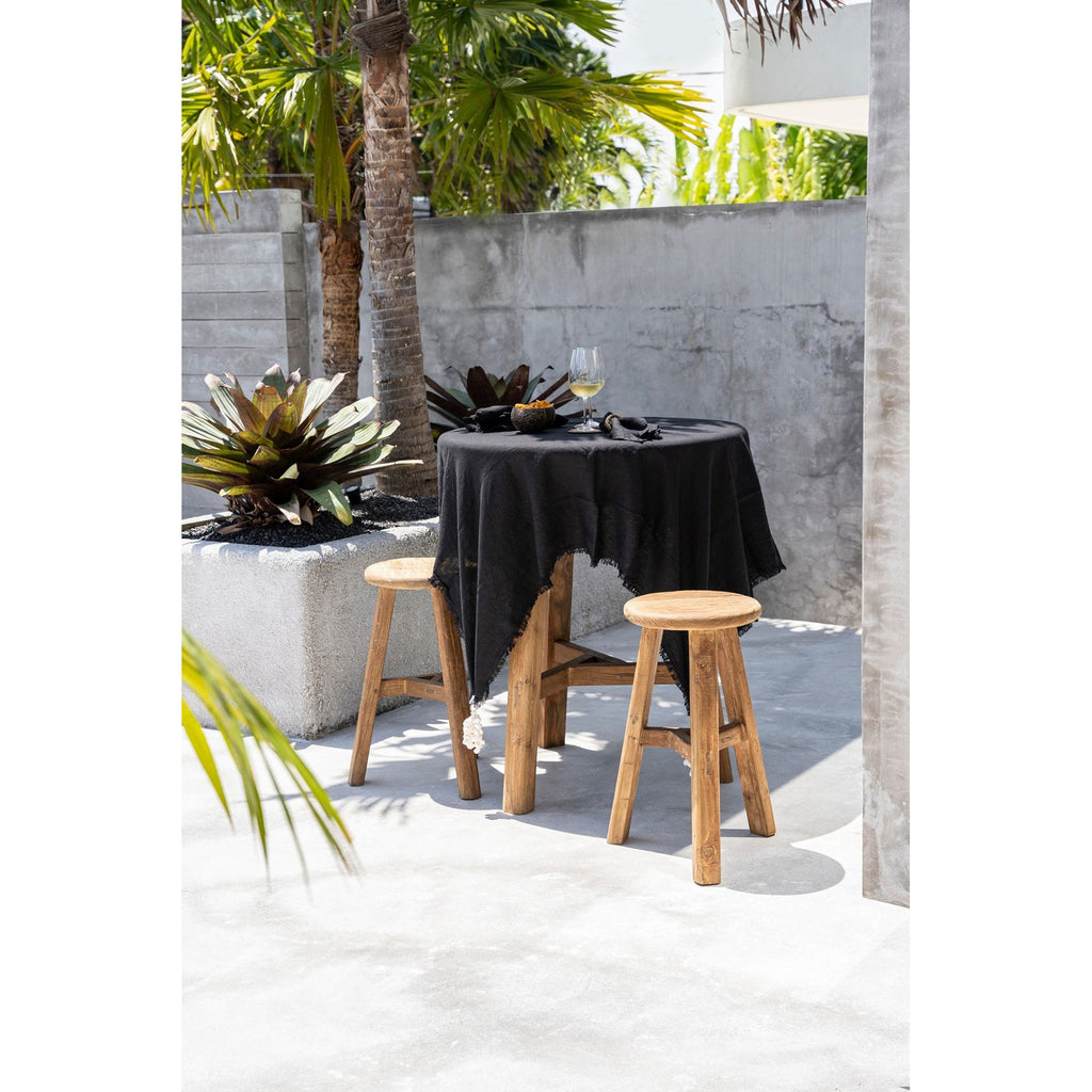 Nappe en lin lavé noir 150x150 cm en situation