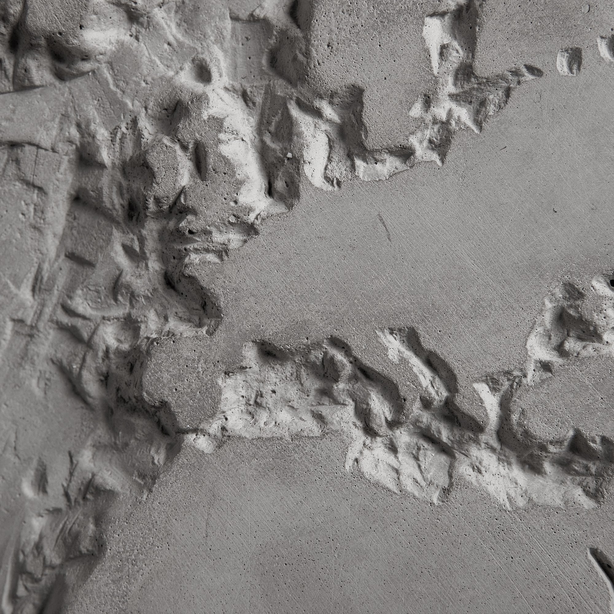 Œuvre murale en béton The Gray Planet vue 3