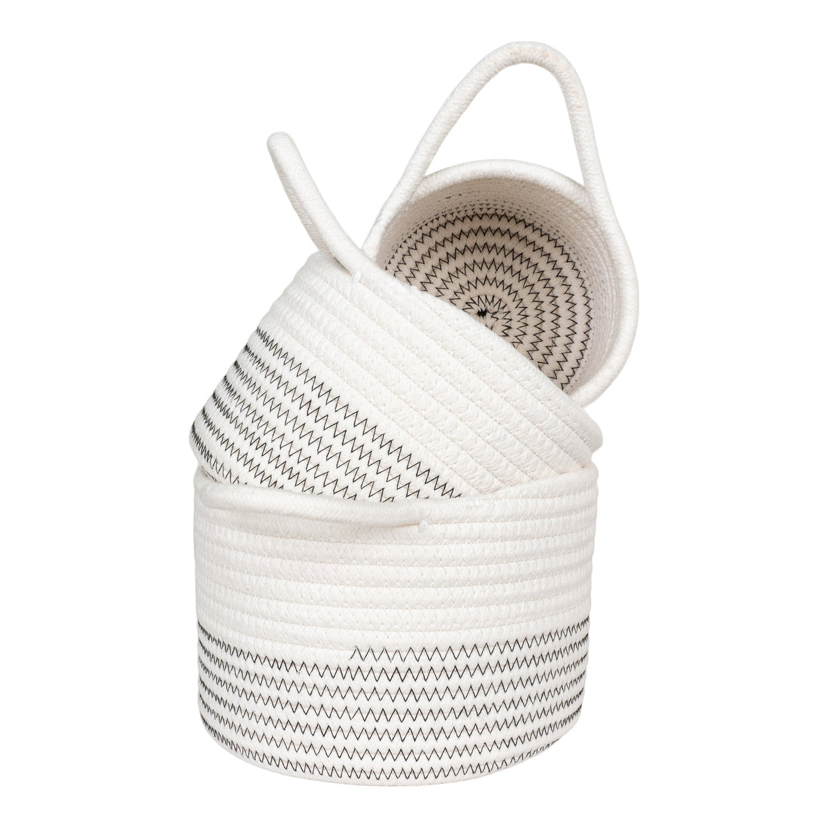 Paniers Algar en corde de coton blanc empilés avec leur anse souple et le fond cousu en spirale