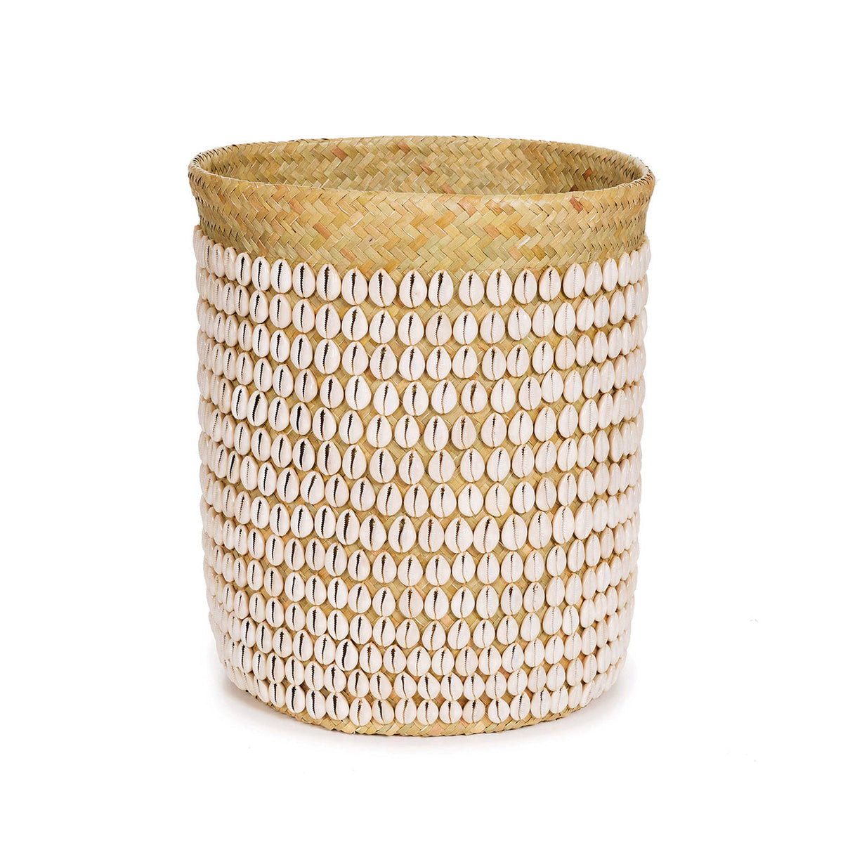 Panier de rangement Pandan en pandan tressé couvert de rangs de coquillages blancs avec son col évasé