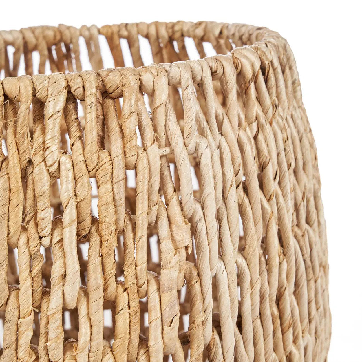 Panier Louh Louh en feuille de bananier moyen modèle en situation