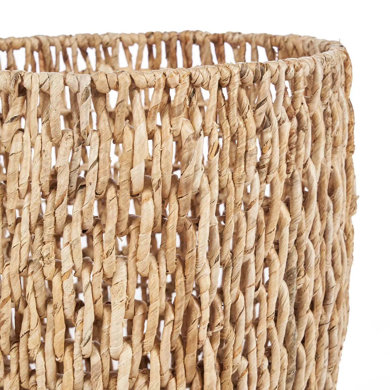 Panier Louh Louh en feuille de bananier petit modèle en situation