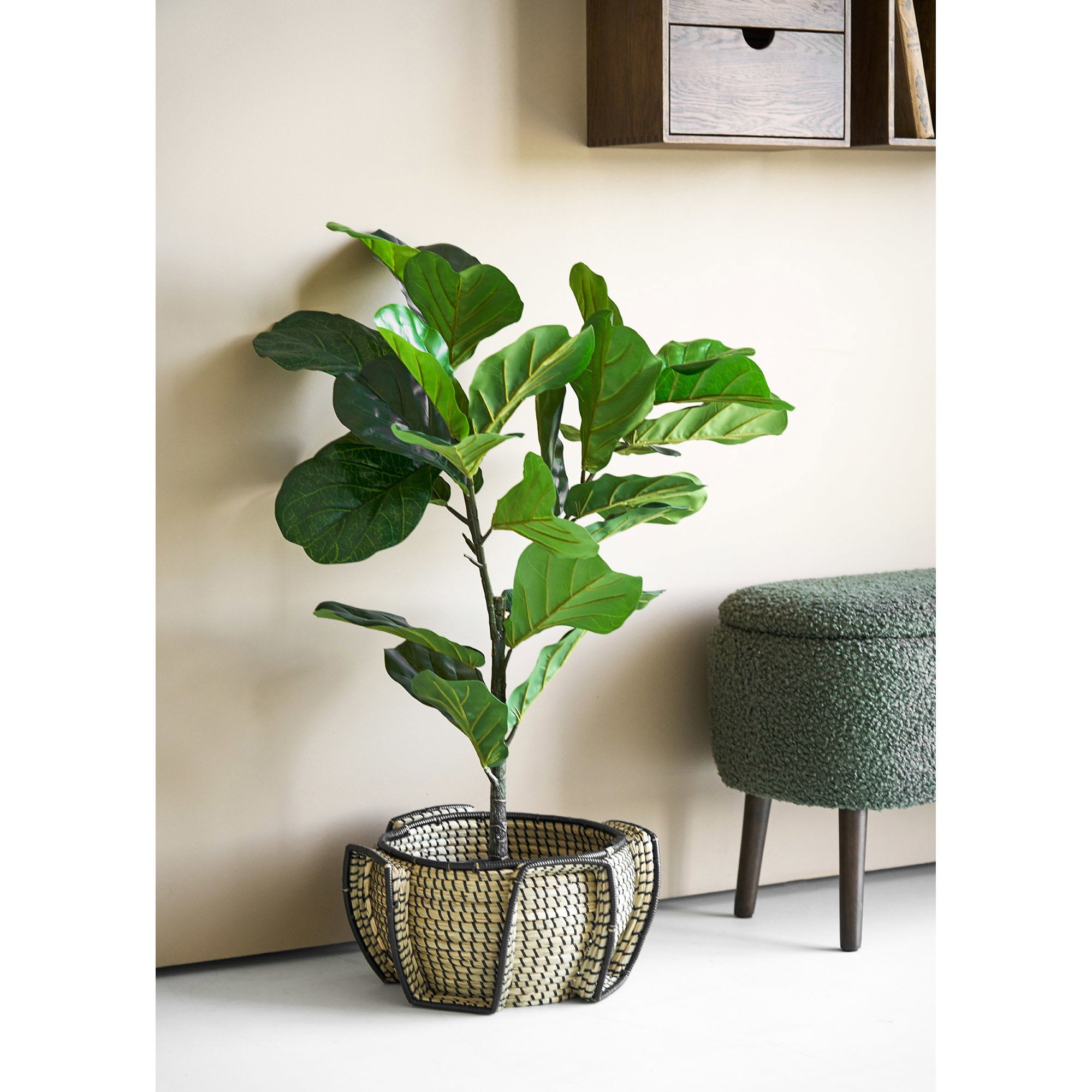 Panier Medan jonc de mer armature noire 33 cm en situation