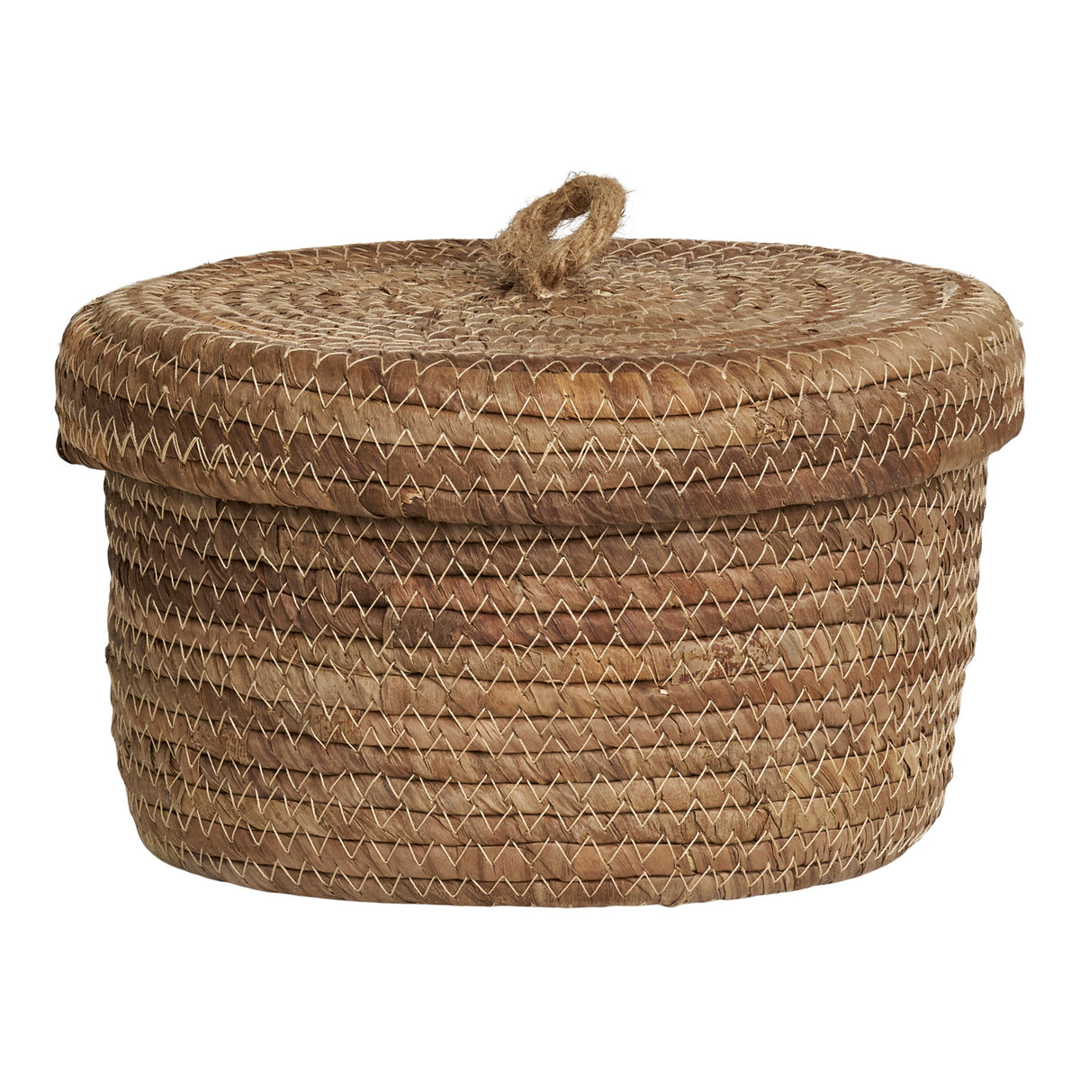 Panier Desio en feuille de bananier fermé avec son anse en corde vu de face