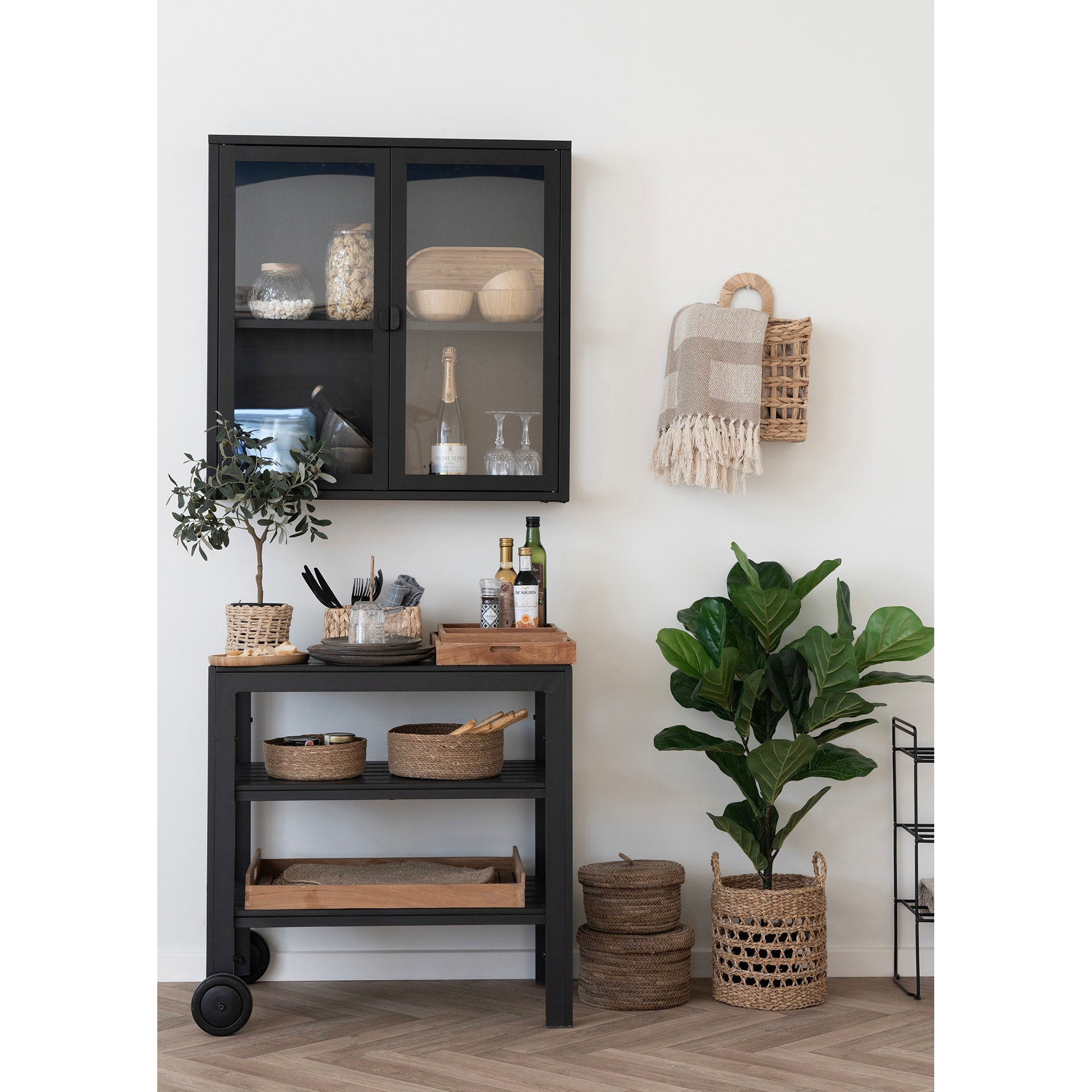 Paniers muraux Cala jacinthe eau suspendus au mur ambiance cuisine bohème naturelle