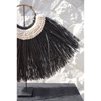 Parure de cauris et herbe noire sur socle 80 cm, vue 3