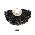 Parure de cauris et herbe noire sur socle 80 cm