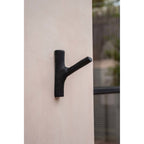 Patère en fourche de teck teinté noir 20 cm, vue 5