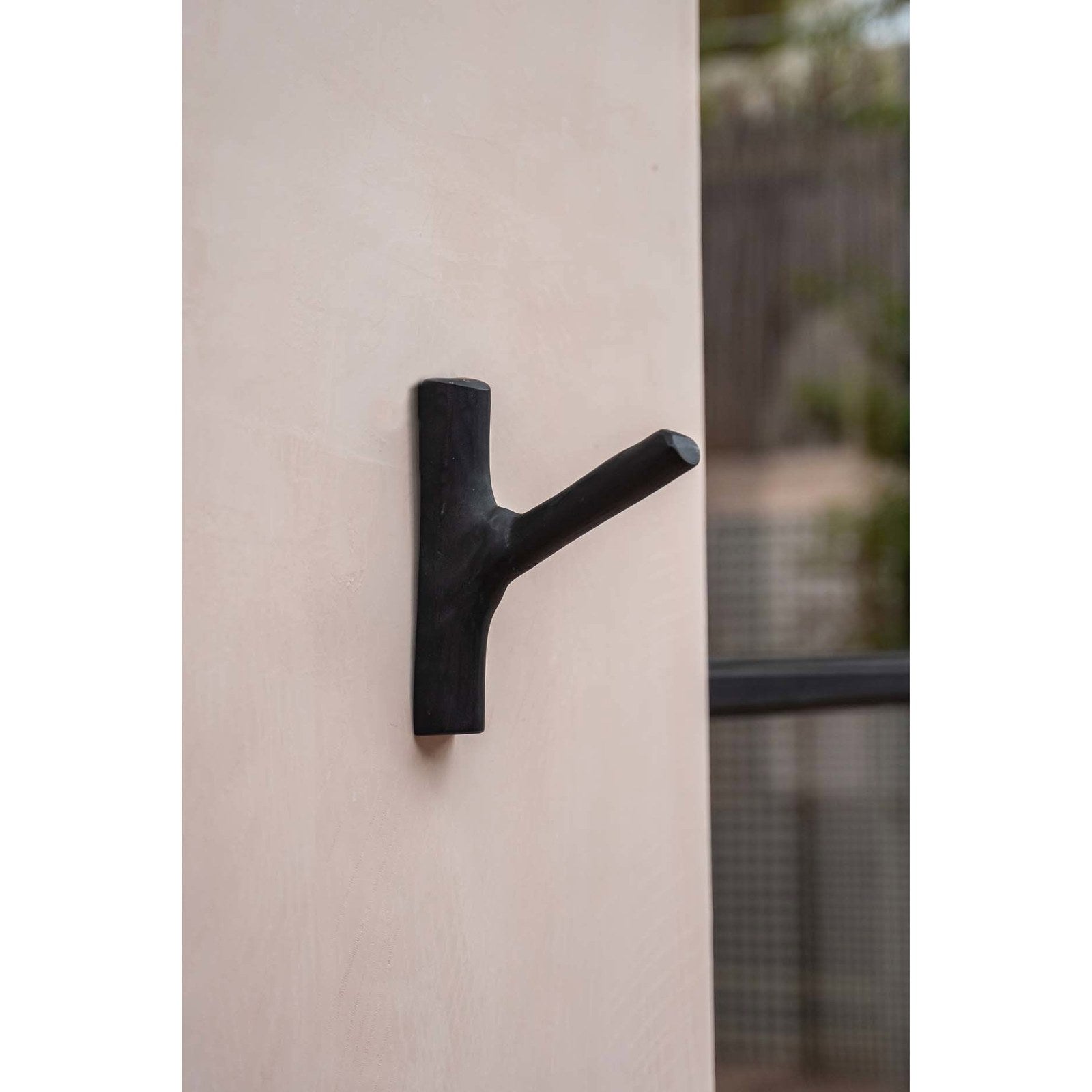 Patère en fourche de teck teinté noir 20 cm, vue 5
