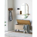 Patère Caltra chêne naturel ambiance entrée veste grise miroir ovale banc coffre bois