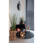 Vraie peau d'agneau noire sur banquette velours terracotta ambiance dark nordique