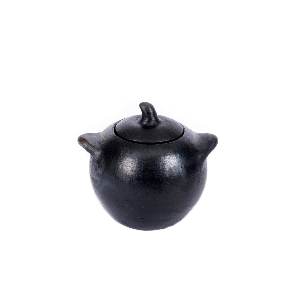 Petit pot à couvercle en terre cuite noircie au feu 8 cm