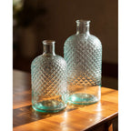 Petite bouteille décorative à pointes de diamant en verre recyclé 22 cm en situation