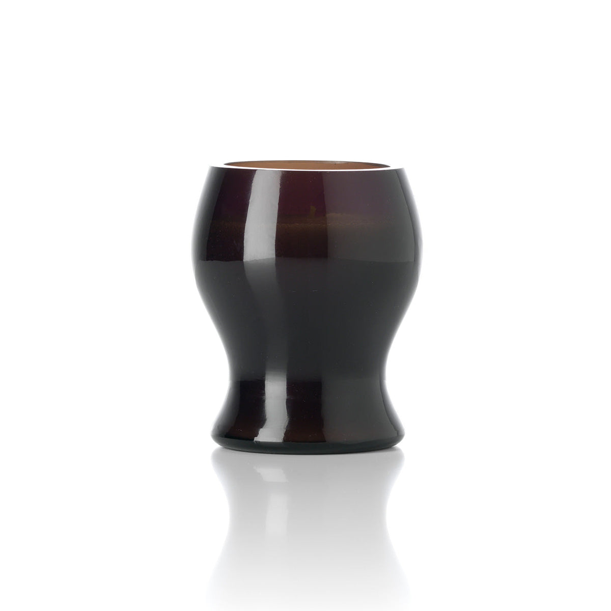 Photophore Moka en verre fumé brun vu de face silhouette galbée taille pincée et pied évasé