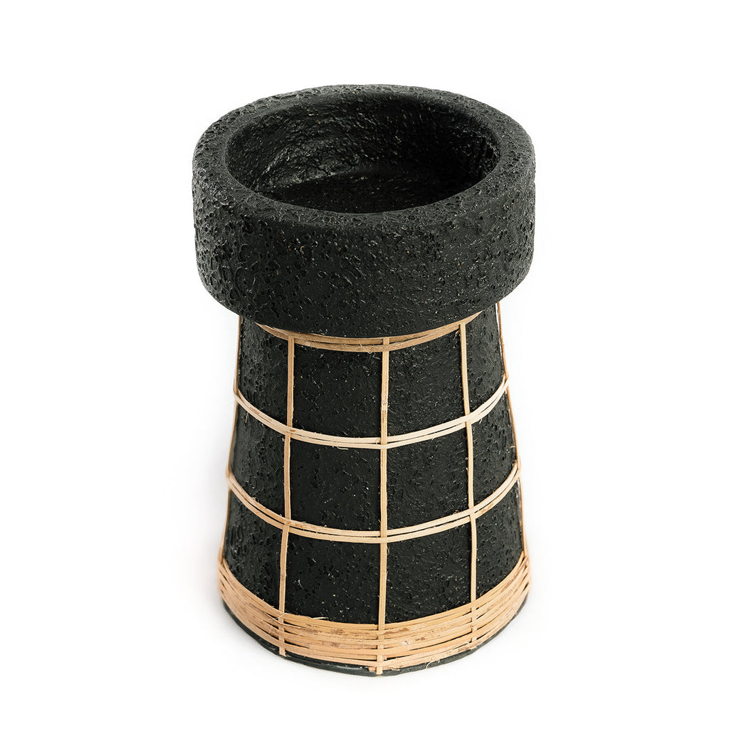 Photophore en terre cuite noire à treillis de rotin 20 cm