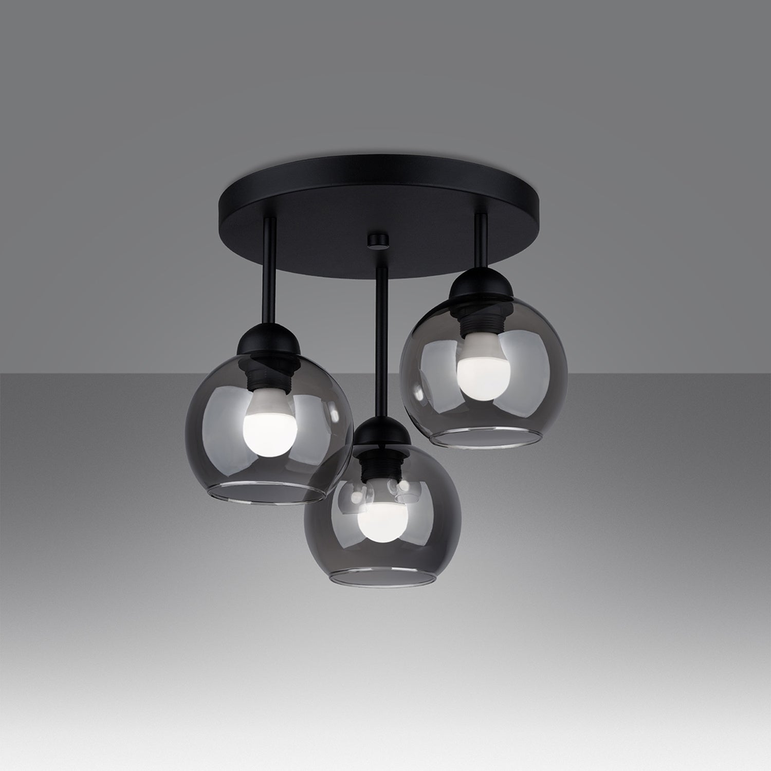 Plafonnier Alino 3 verre fumé E27 allumé, ampoules E27 apparentes