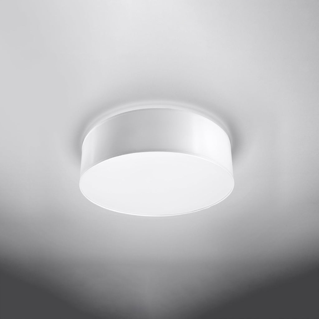 Plafonnier Arena 35 blanc au plafond dans un intérieur