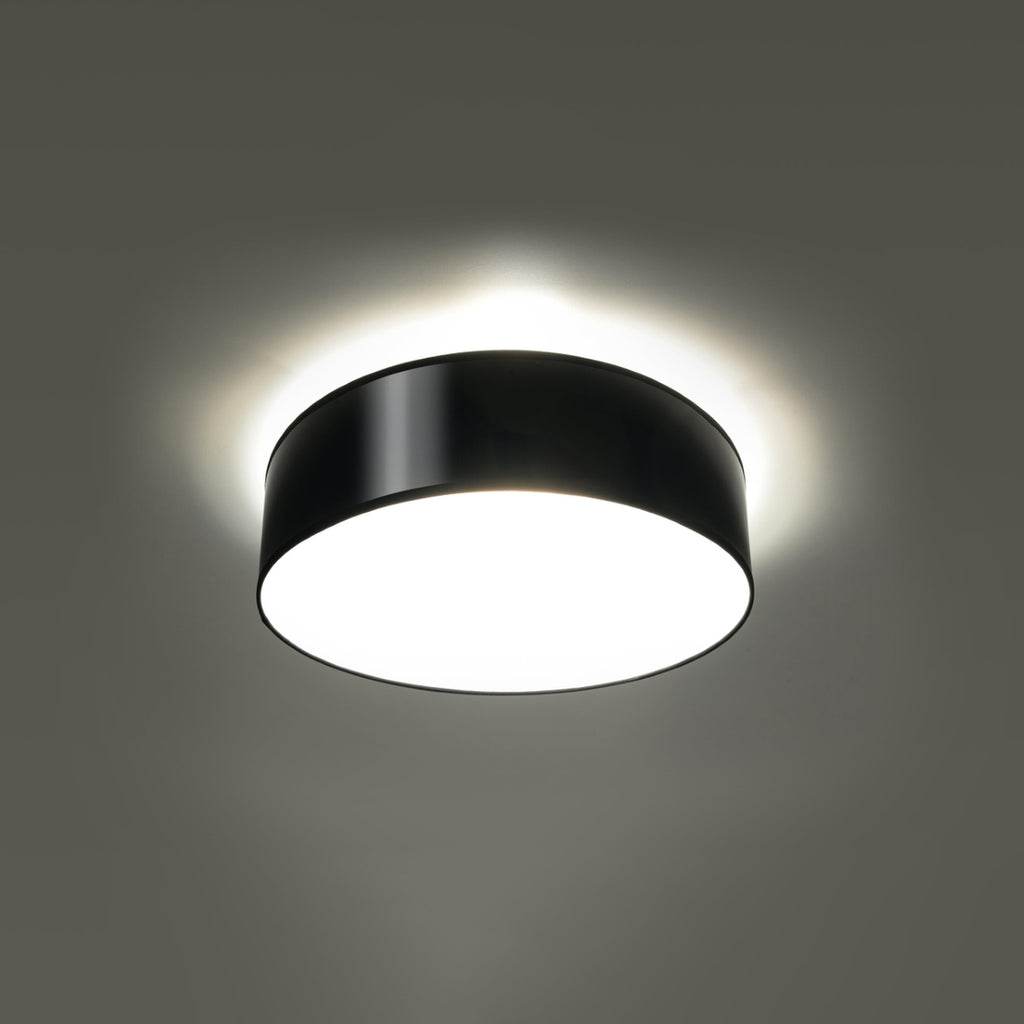 Plafonnier Arena 35 noir allumé, lumière diffuse vers le bas