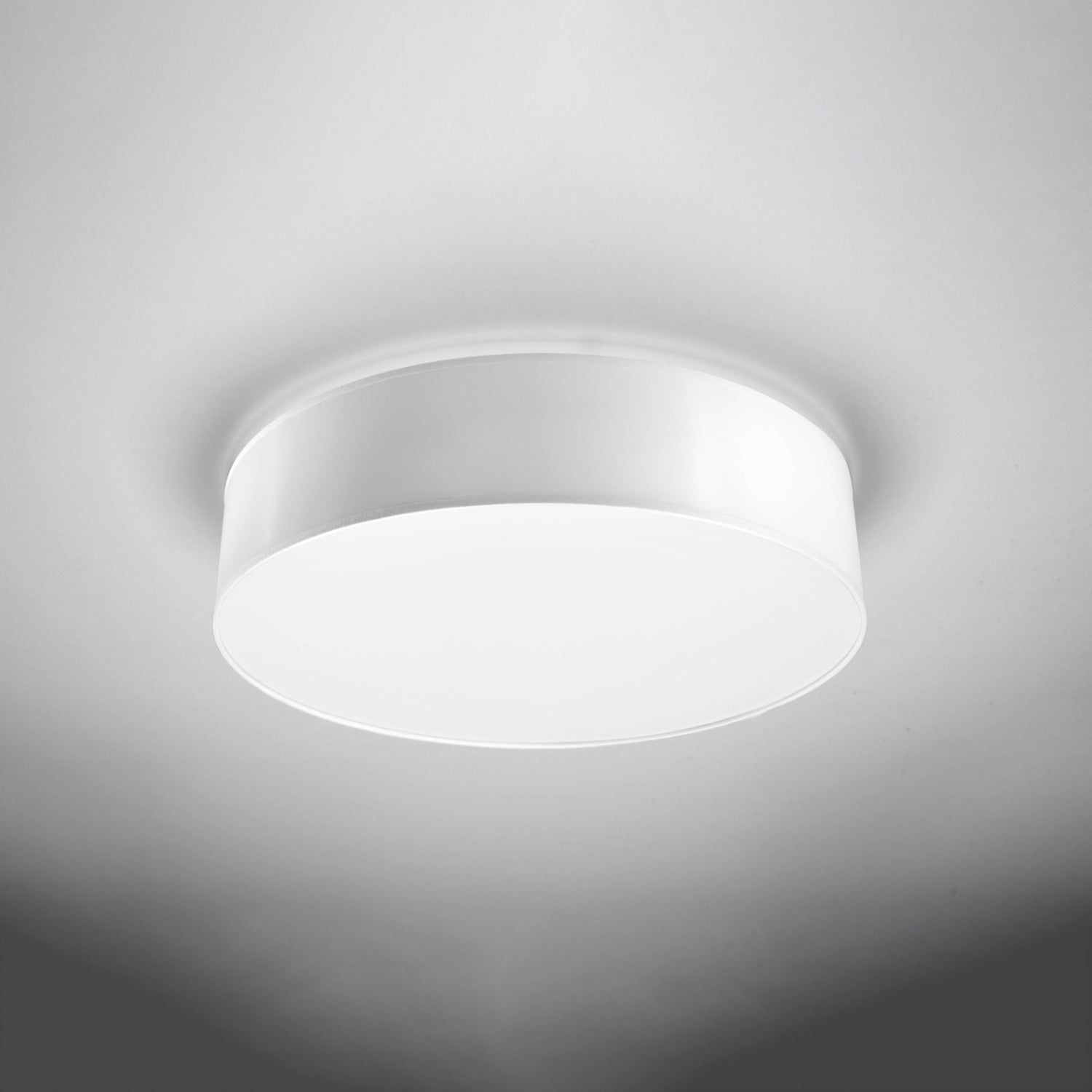 Plafonnier Arena 45 blanc monté au plafond