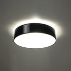 Plafonnier Arena 45 noir allumé, lumière diffuse vers le bas