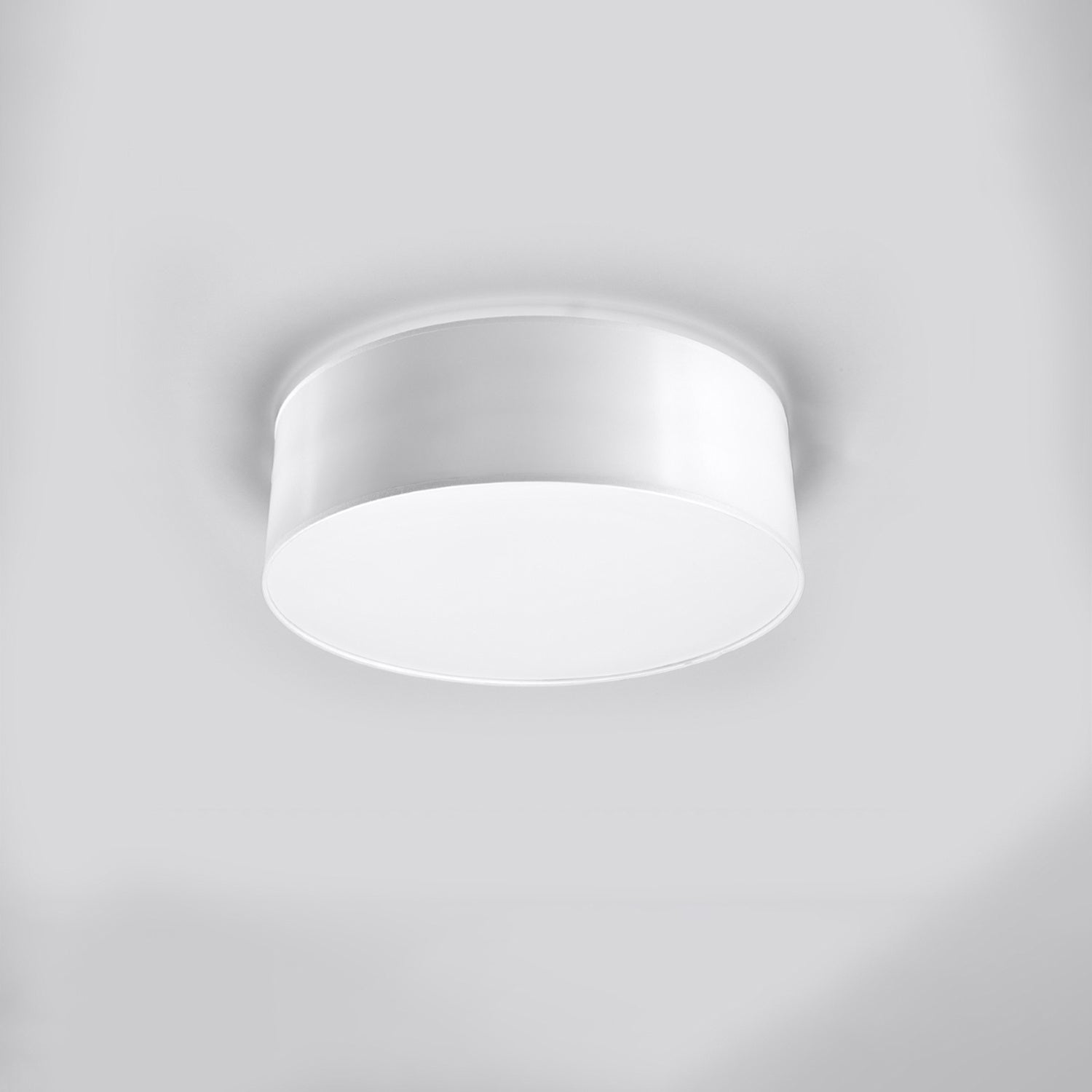 Plafonnier Arena blanc vu de face au plafond