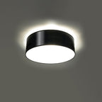 Plafonnier Arena noir allumé, lumière diffuse vers le bas