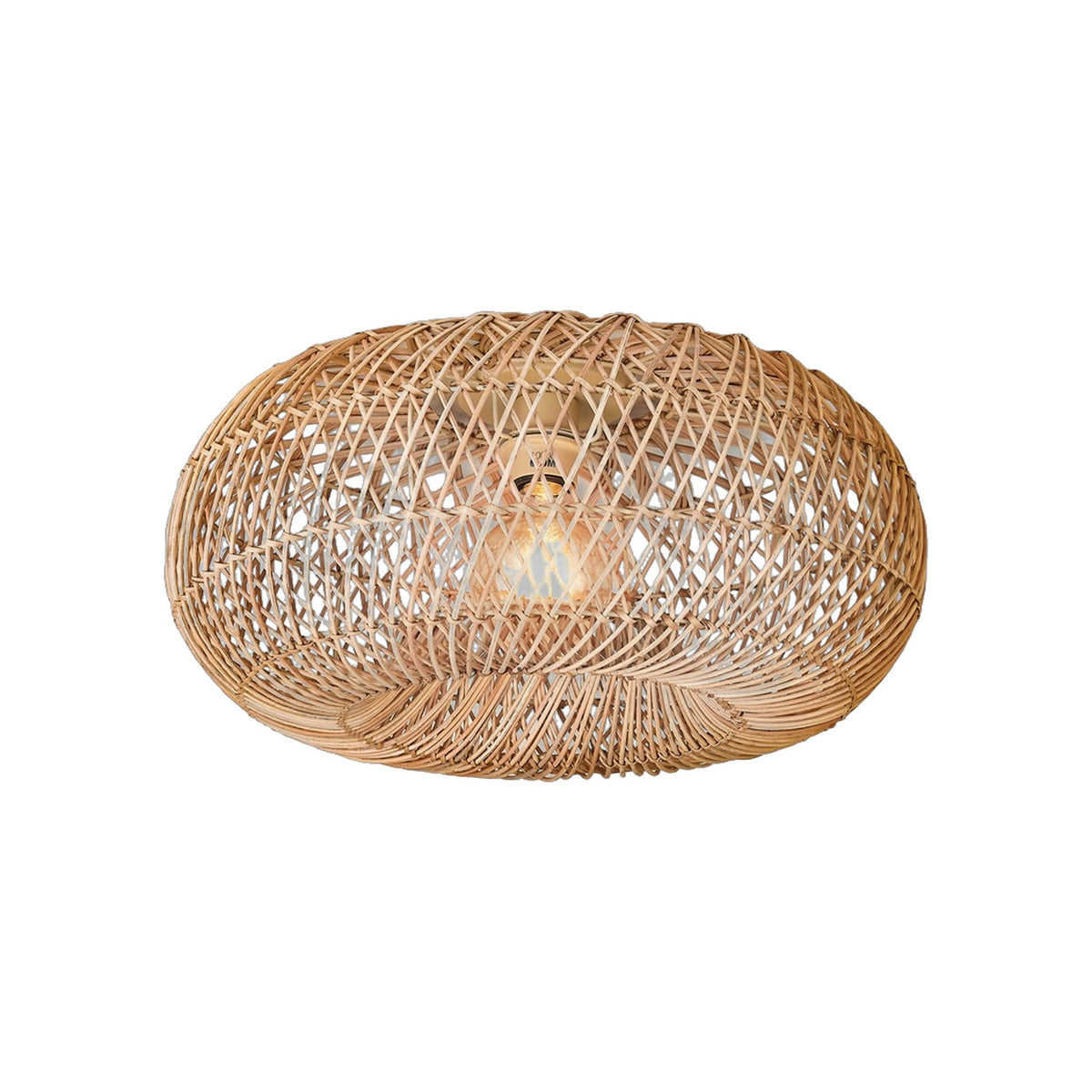 Plafonnier Arizona bambou naturel allumé en globe aplati de brins croisés sur fond blanc