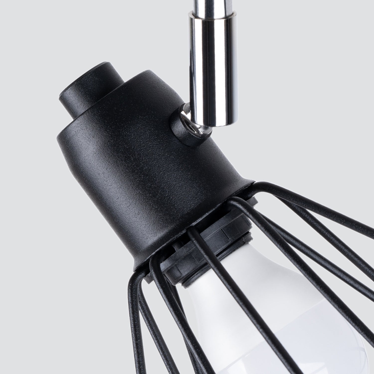 Plafonnier Artemis 2 noir, détail d'une cage en fil métallique