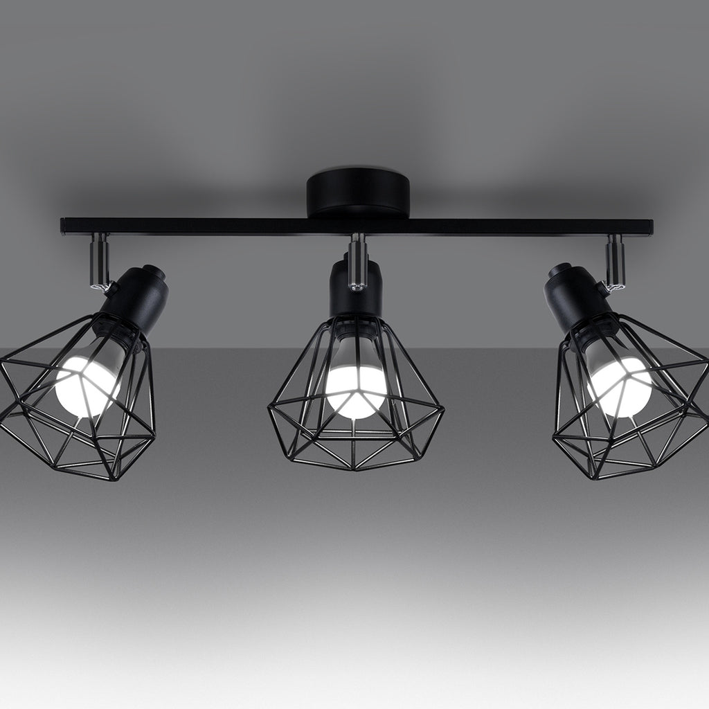 Plafonnier Artemis 3 noir allumé, ombres géométriques des cages