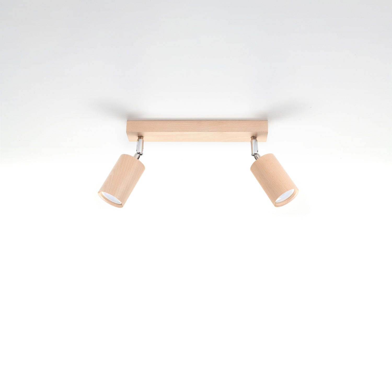 Plafonnier Berg 2 spots en bois naturel, spots cylindriques orientables sur une barre, vue de profil