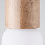 Plafonnier Boomo 12 bois et verre opale G9, détail du bois et de la boule opale