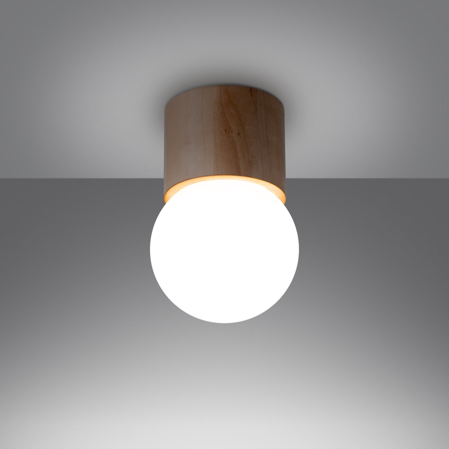 Plafonnier Boomo 8 bois et verre opale G9 allumé, halo opale doux