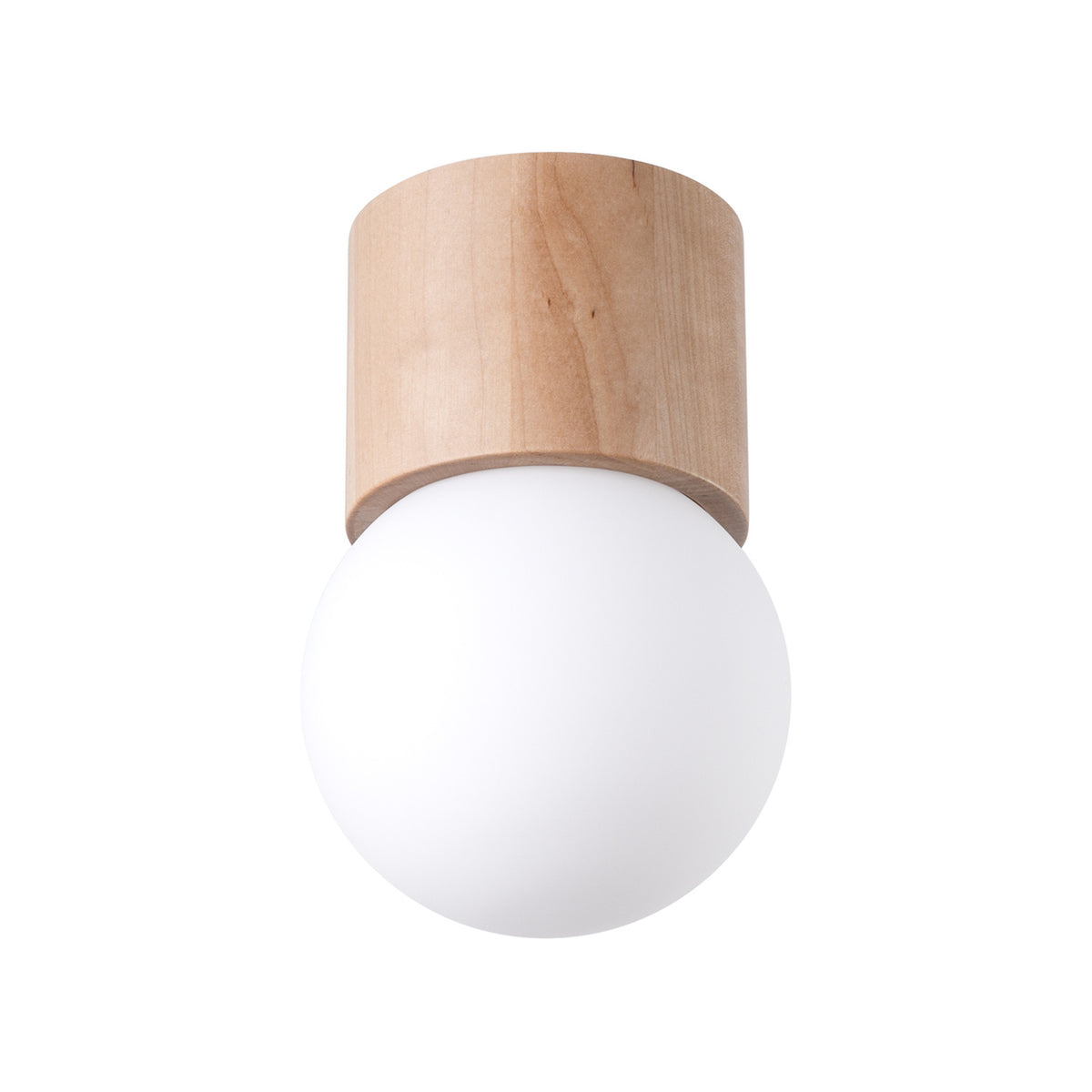Plafonnier Boomo 8 cylindre en bois naturel et boule de verre opale blanche sur fond blanc