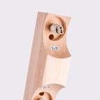 Encoche arrondie de la barre en bois avec sa douille G9 filetée et son étiquette LED 8 W maximum