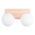 Plafonnier Bulbo 2 barre en bois naturel et deux globes de verre opale sur fond blanc