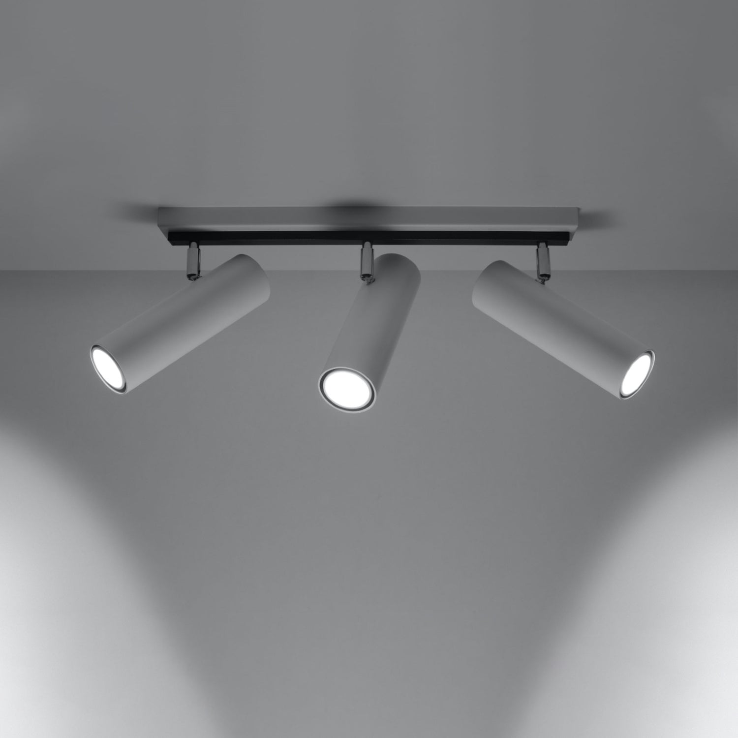 Plafonnier Direzione 3 spots acier blanc allumé, faisceaux orientables