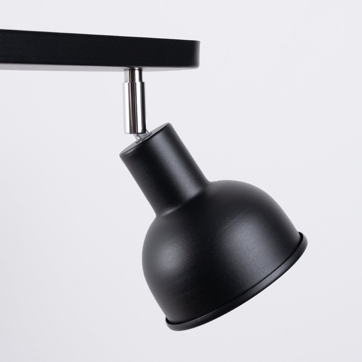 Plafonnier Elba 2 métal noir E27, détail d'un abat-jour cloche et de la rotule