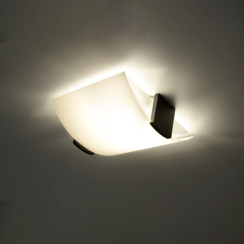 Plafonnier Emilio, détail du verre et du bois