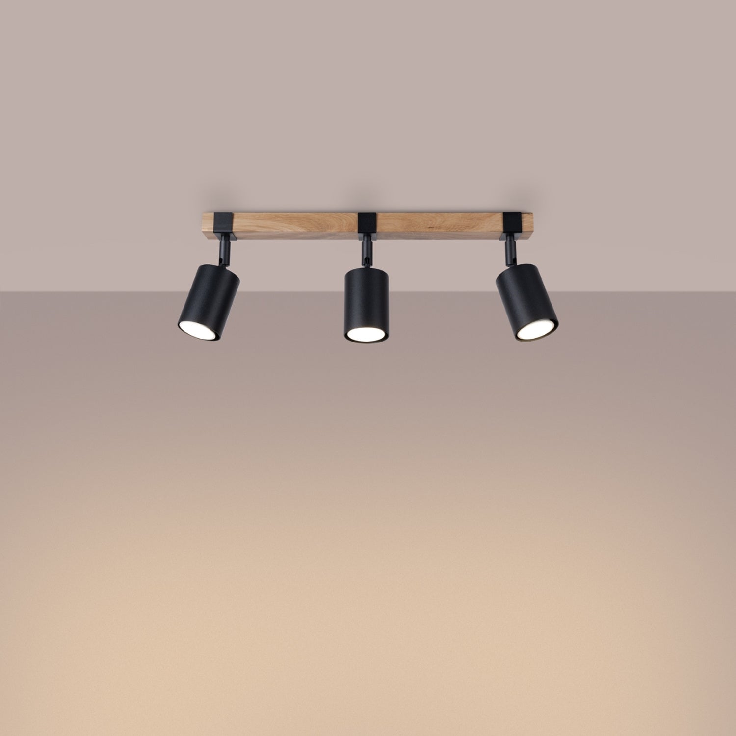 Plafonnier Fager 3 bois et acier noir GU10 allumée, faisceau orientable