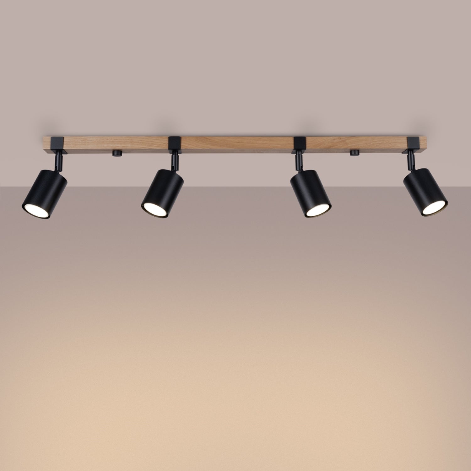 Plafonnier Fager 4 bois et acier noir GU10 allumée, faisceau orientable