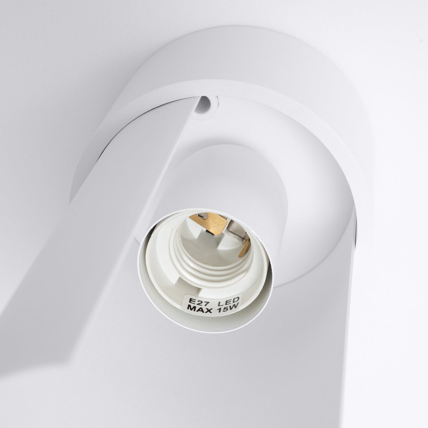 Plafonnier Flash métal blanc E27 dans un intérieur